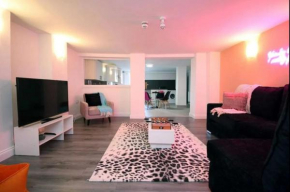 Duplex Terrace Stay Opposite Stadium